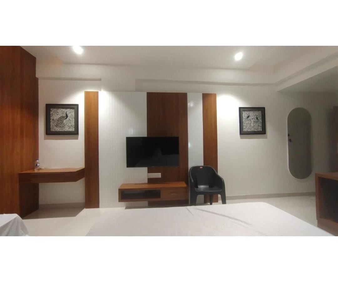 Lords Eco Inn, Ambaji Bagian luar foto