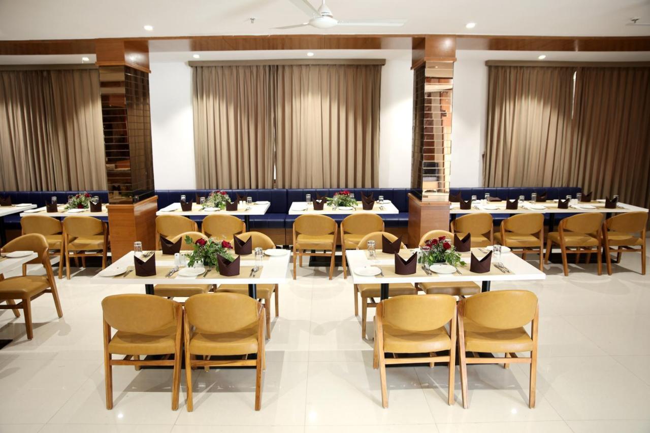 Lords Eco Inn, Ambaji Bagian luar foto