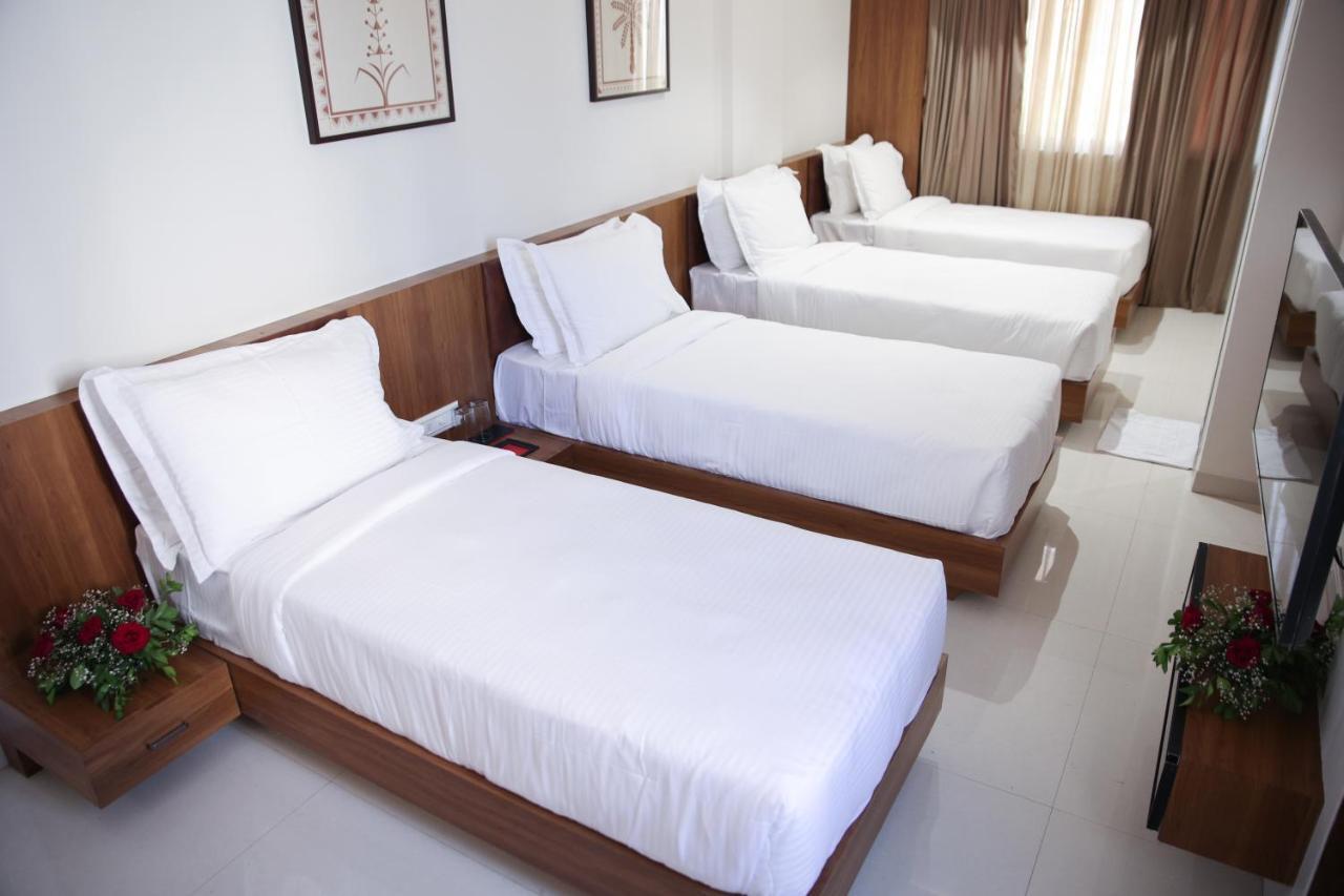 Lords Eco Inn, Ambaji Bagian luar foto