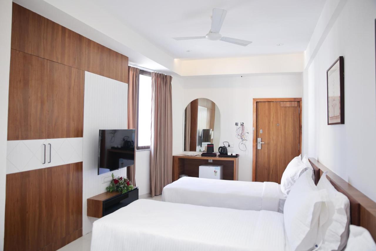 Lords Eco Inn, Ambaji Bagian luar foto