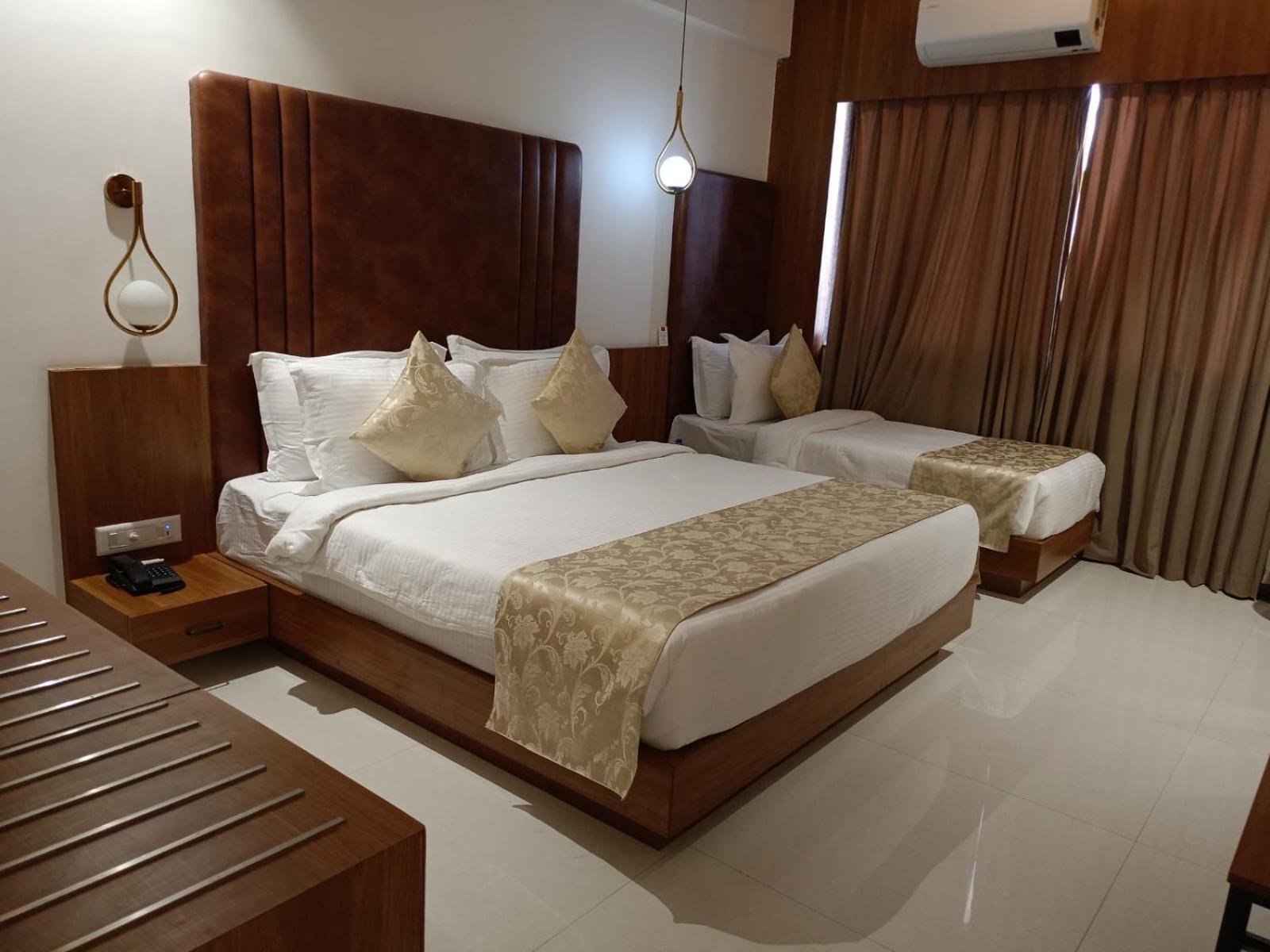 Lords Eco Inn, Ambaji Bagian luar foto