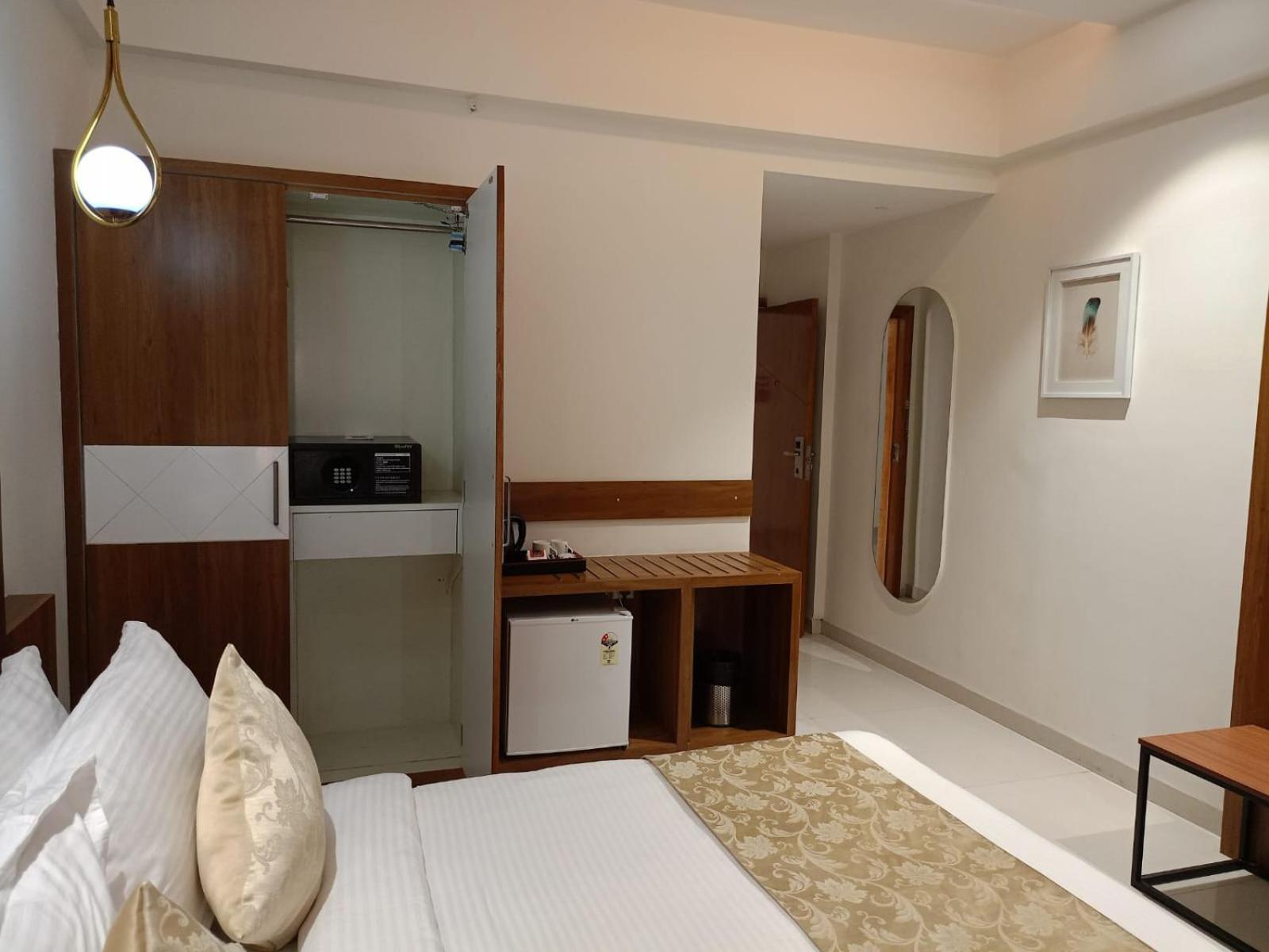 Lords Eco Inn, Ambaji Bagian luar foto