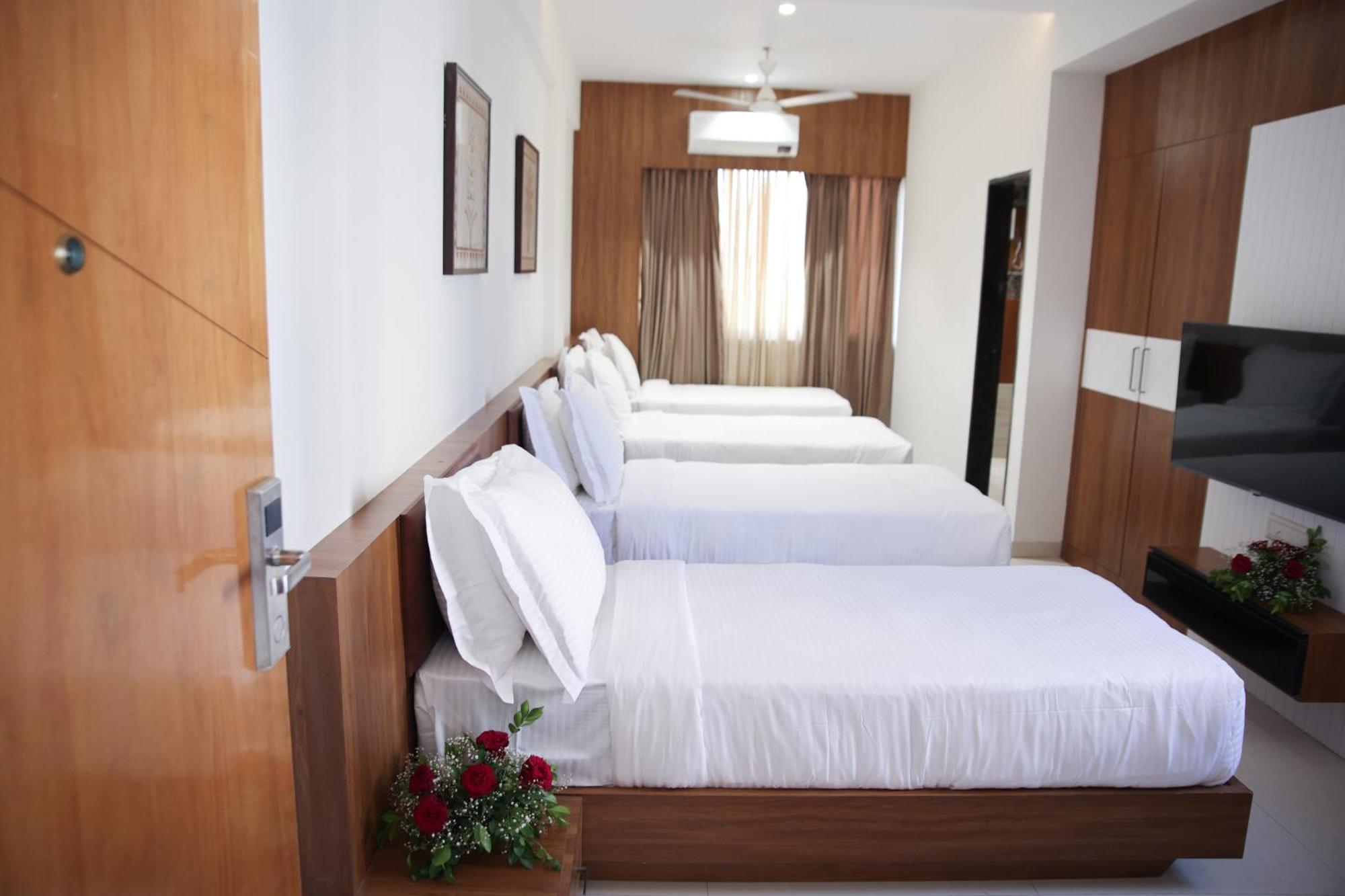 Lords Eco Inn, Ambaji Bagian luar foto