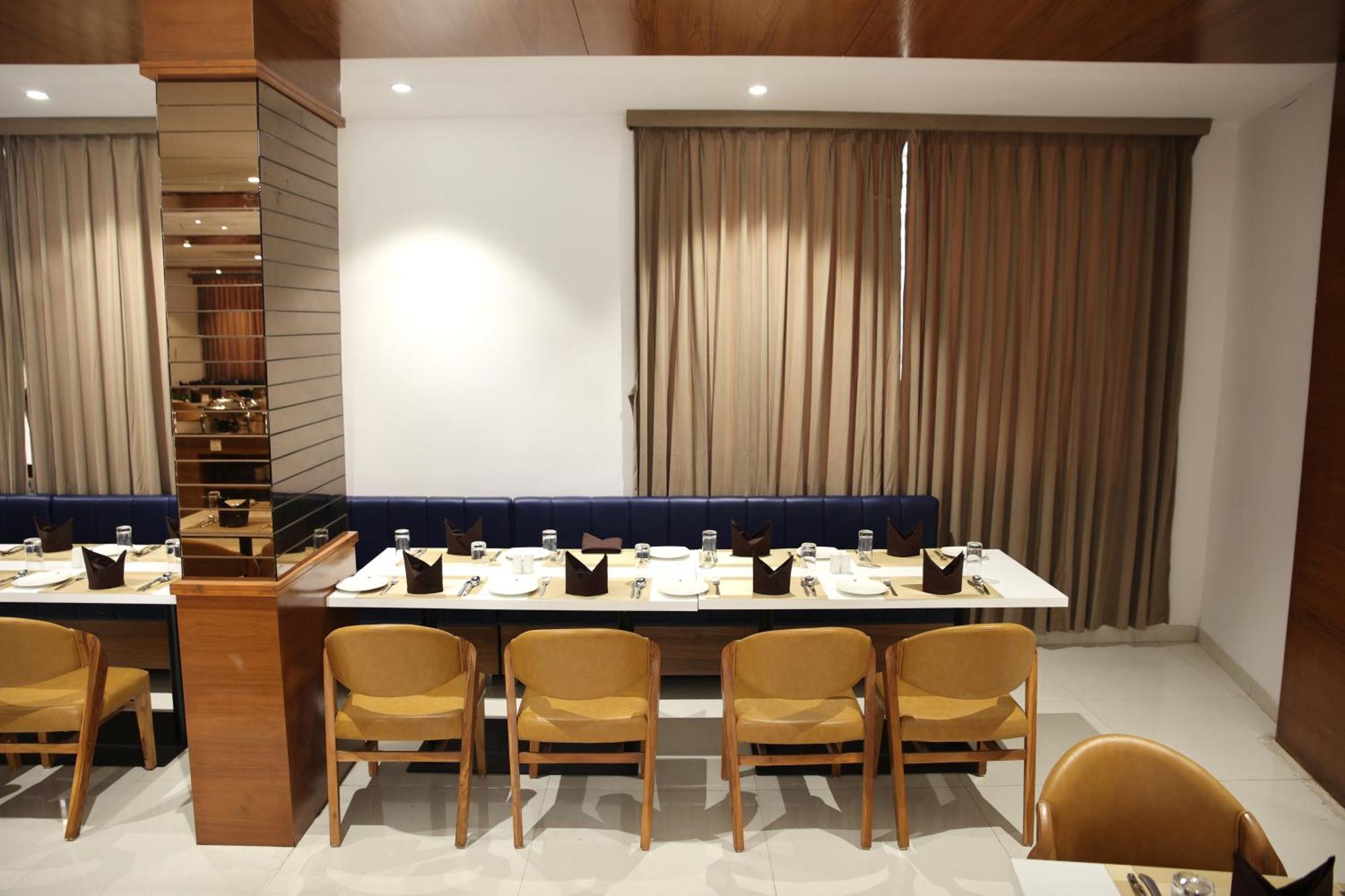 Lords Eco Inn, Ambaji Bagian luar foto