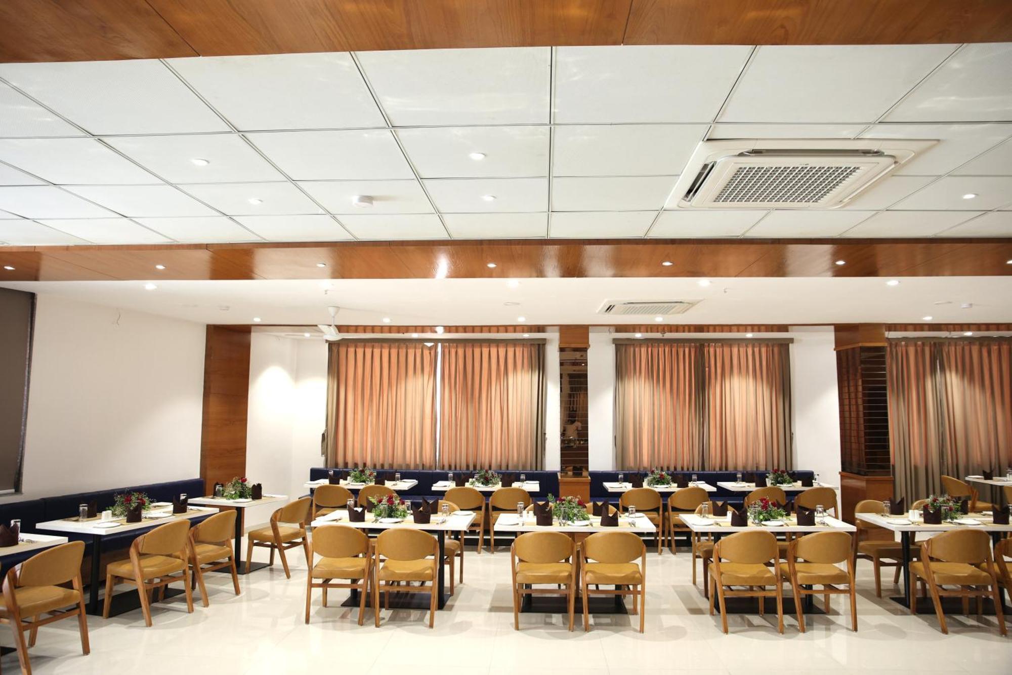 Lords Eco Inn, Ambaji Bagian luar foto