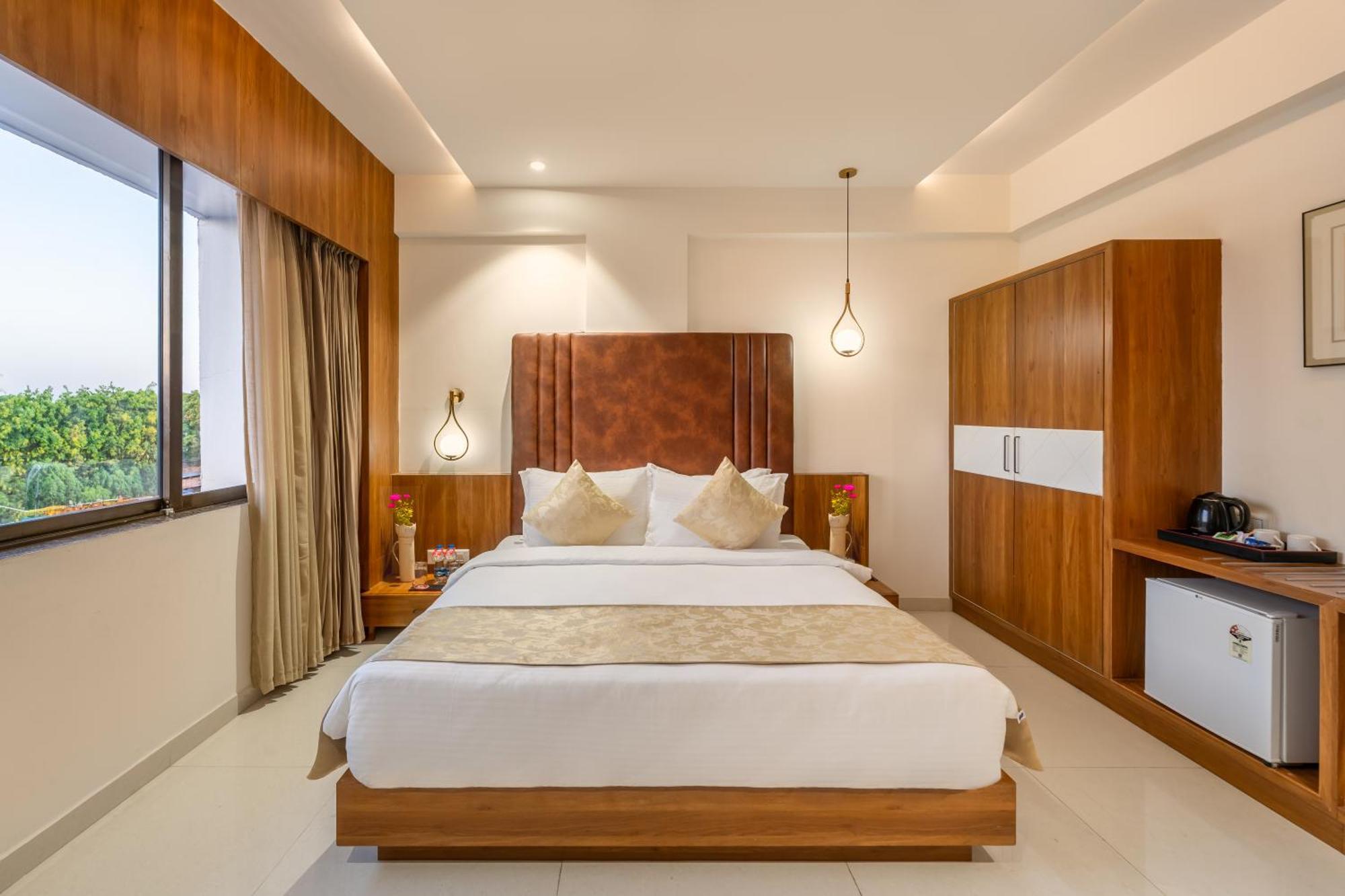 Lords Eco Inn, Ambaji Bagian luar foto